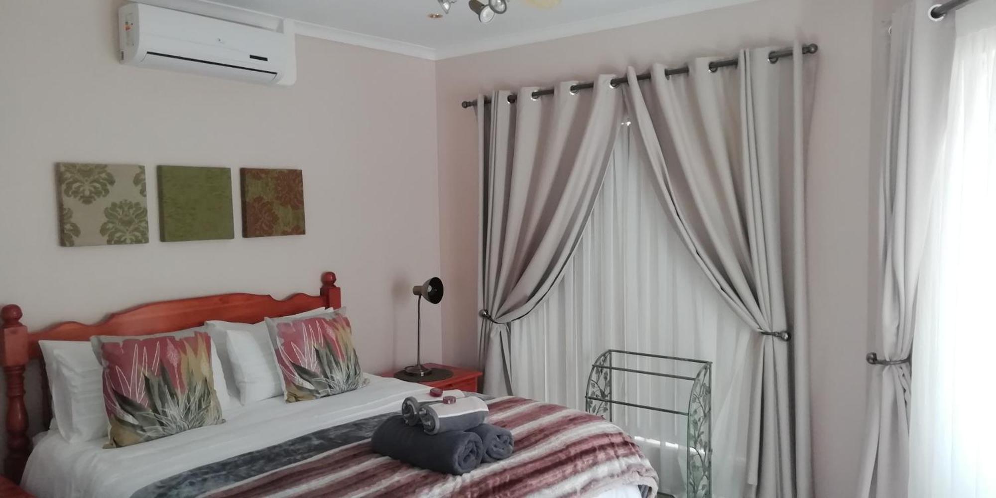 Oudtshoorn Guest House Bilik gambar